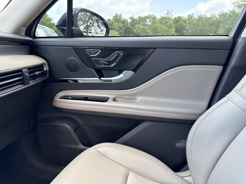 Certified 2023 Lincoln Corsair FWD image 22
