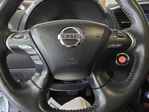 Used 2019 Nissan Pathfinder SV AWD/4WD image 29