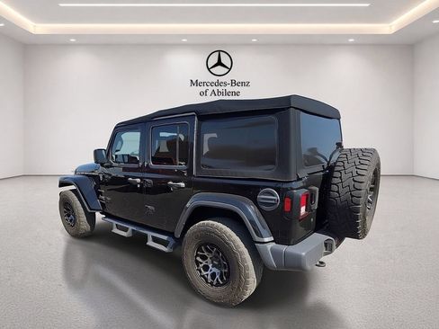 Used 2018 Jeep Wrangler Unlimited Sahara AWD/4WD image 4
