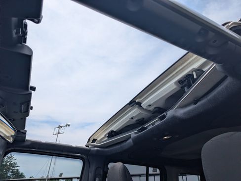Used 2018 Jeep Wrangler Unlimited Sport S AWD/4WD image 20