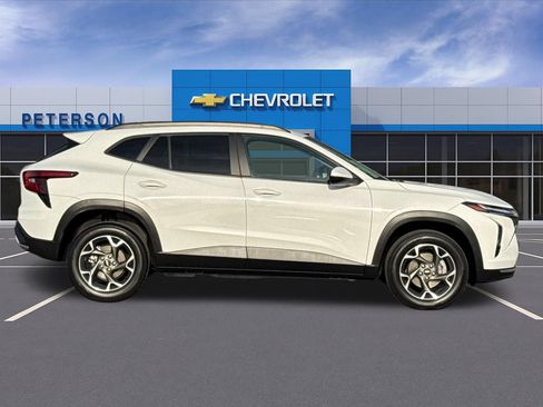 Used 2024 Chevrolet Trax LT FWD image 3