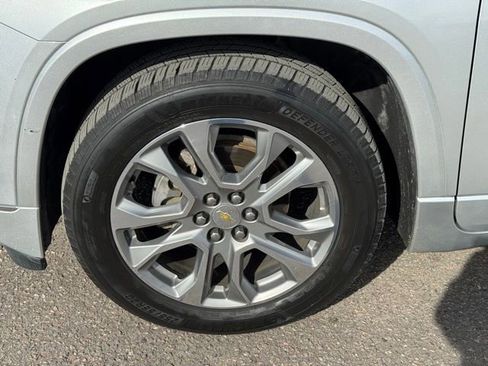 Used 2019 Chevrolet Traverse Premier image 11