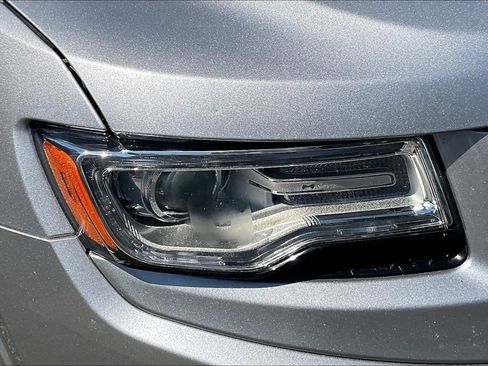 Used 2015 Jeep Grand Cherokee Overland AWD/4WD image 30