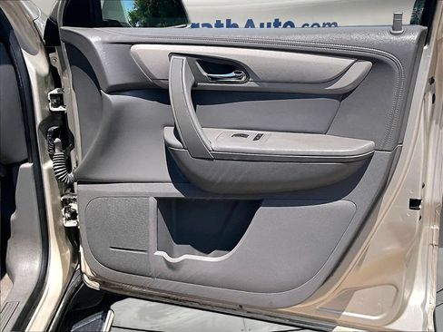 Used 2016 Chevrolet Traverse LT w/ Style and Technology Package FWD image 32