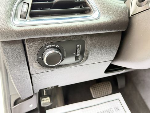 Used 2017 Chevrolet Cruze Premier image 20