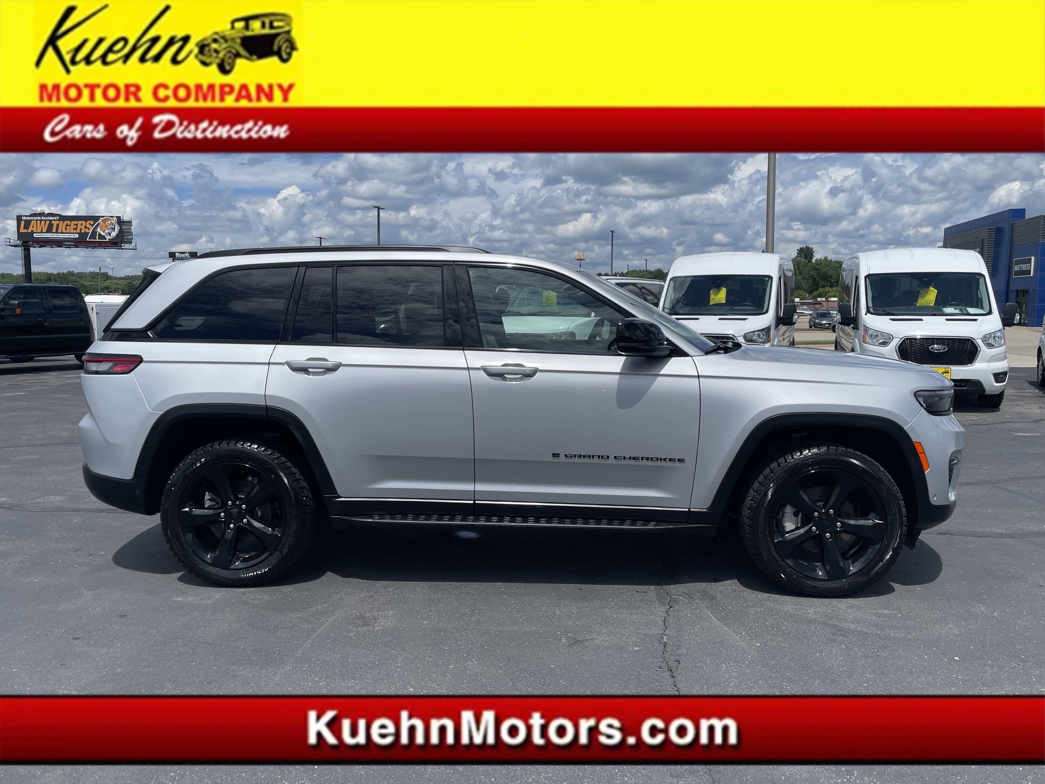 Used 2024 Jeep Grand Cherokee Limited w/ Luxury Tech Group II AWD/4WD image 1