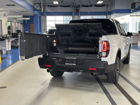 Used 2023 Honda Ridgeline Sport image 7