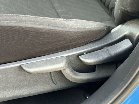 Used 2021 Nissan Kicks S image 17