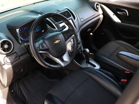 Used 2016 Chevrolet Trax LT w/ LT Sun and Sound Package AWD/4WD image 4