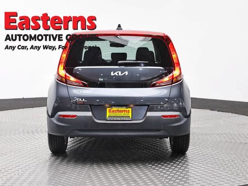 Used 2022 Kia Soul LX w/ Technology Package FWD image 6