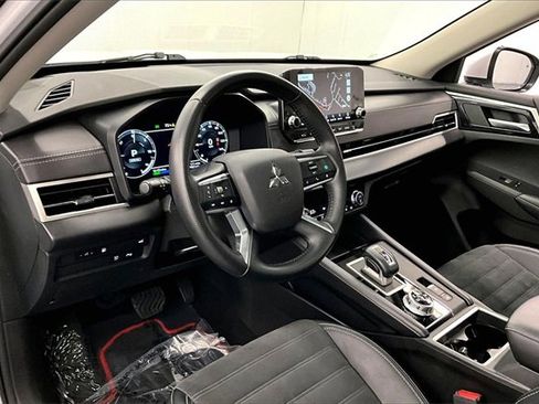 Used 2024 Mitsubishi Outlander Ralliart image 13