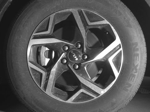 Used 2025 Kia Sportage LX image 12