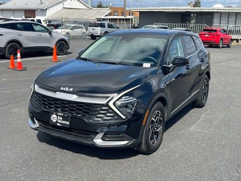 Certified 2025 Kia Sportage LX image 3