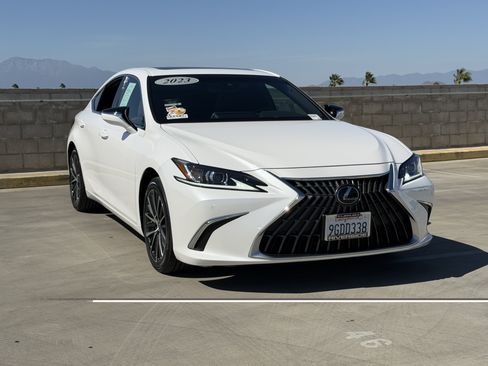 Certified 2023 Lexus ES 350 w/ Premium Package FWD image 2