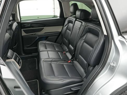 Used 2025 Lincoln Nautilus Premier AWD/4WD image 26