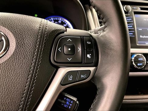 Used 2018 Toyota Highlander XLE AWD/4WD image 28