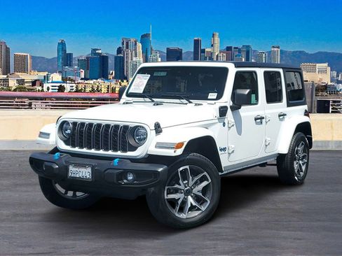Used 2024 Jeep Wrangler Unlimited AWD/4WD image 2