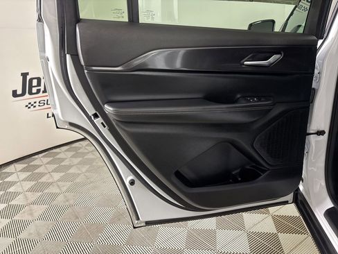 Used 2023 Jeep Grand Cherokee L Laredo image 22