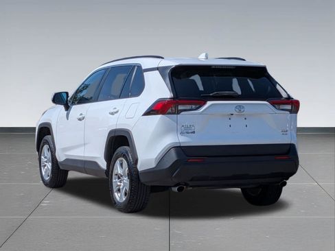 Used 2020 Toyota RAV4 XLE AWD/4WD image 3
