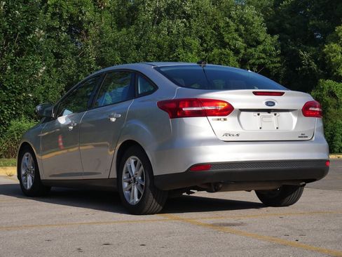 Used 2016 Ford Focus SE w/ SE Cold Weather Package FWD image 6