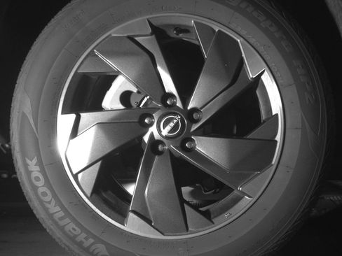 Used 2025 Nissan Rogue SV image 15