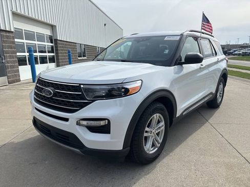 Certified 2024 Ford Explorer XLT w/ Equipment Group 202A image 4