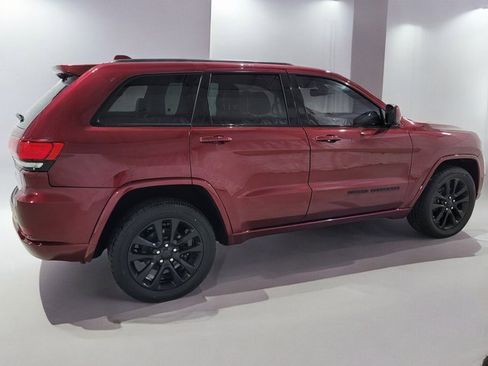 Used 2018 Jeep Grand Cherokee Altitude image 26