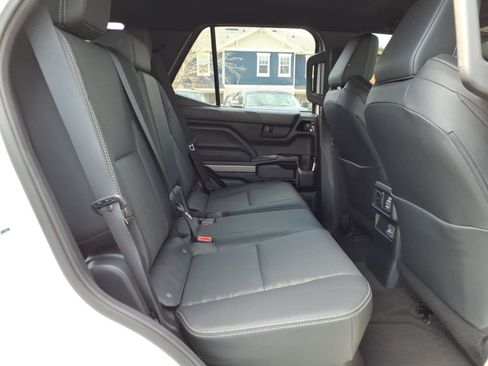 Used 2025 Toyota 4Runner TRD Off-Road Premium AWD/4WD image 15