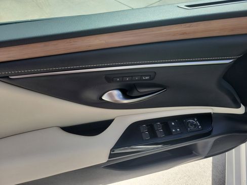 Used 2024 Lexus ES 250 w/ Premium Package image 18