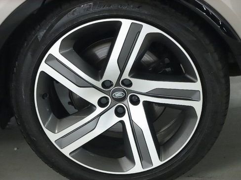 Used 2023 Land Rover Discovery Metropolitan Edition AWD/4WD image 37