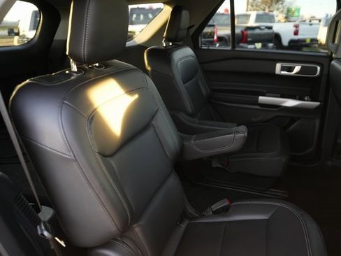Used 2022 Ford Explorer XLT w/ Equipment Group 202A image 16