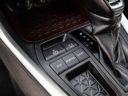 Certified 2020 Toyota RAV4 Limited image 27