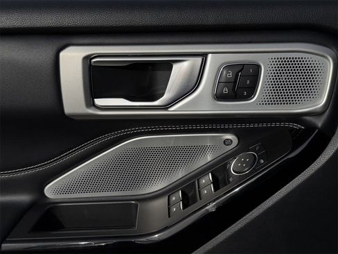 Used 2022 Ford Explorer ST w/ Equipment Group 401A image 24