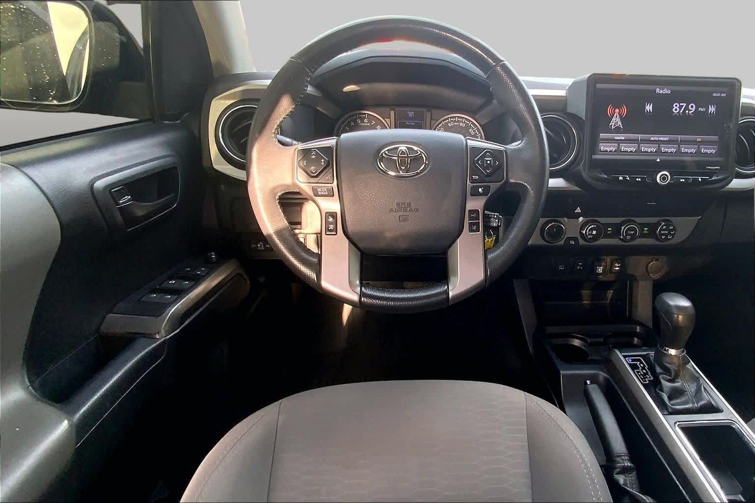 Used 2019 Toyota Tacoma SR5 AWD/4WD image 6