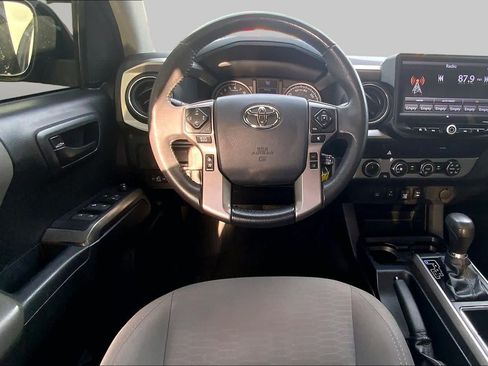 Used 2019 Toyota Tacoma SR5 AWD/4WD image 6