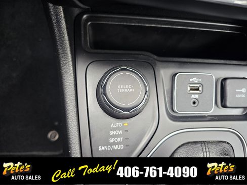Used 2019 Jeep Cherokee Latitude w/ Popular Appearance Group AWD/4WD image 24