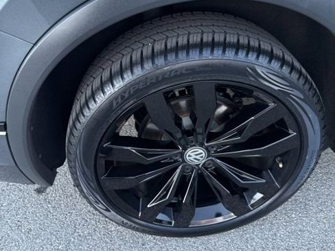 Used 2021 Volkswagen Tiguan SE R-Line image 31