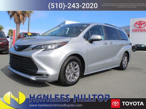 Used 2024 Toyota Sienna XLE image 3