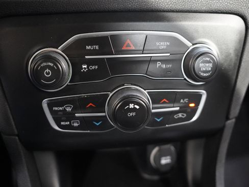 Used 2020 Dodge Charger SXT w/ Blacktop Package image 17