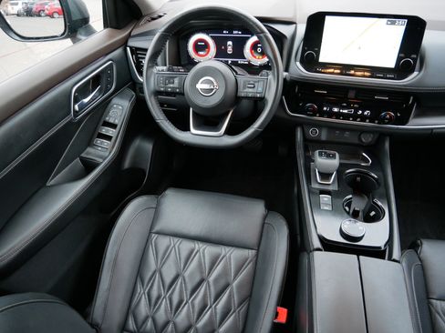 Used 2023 Nissan Rogue Platinum w/ Platinum Premium Package image 9