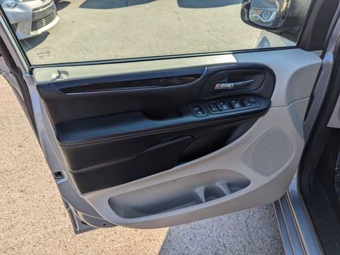 Used 2020 Dodge Grand Caravan SXT image 11