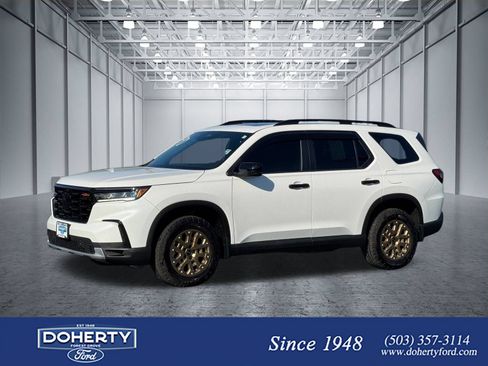 Used 2024 Honda Pilot TrailSport image 1