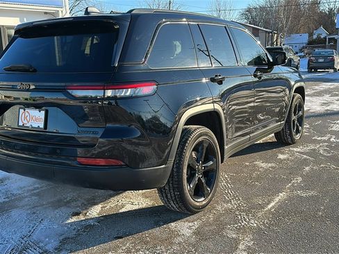 Used 2023 Jeep Grand Cherokee Limited w/ Black Appearance Package image 8