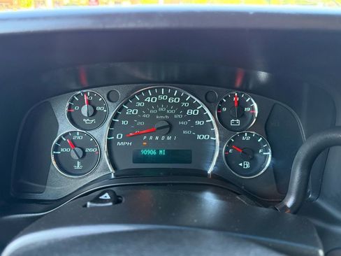 Used 2013 Chevrolet Express 2500 RWD image 16