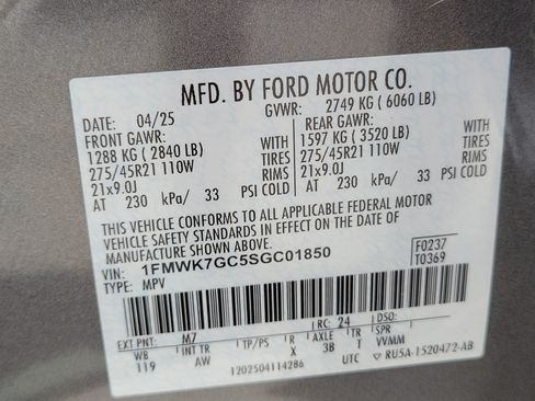 Certified 2025 Ford Explorer ST RWD image 32