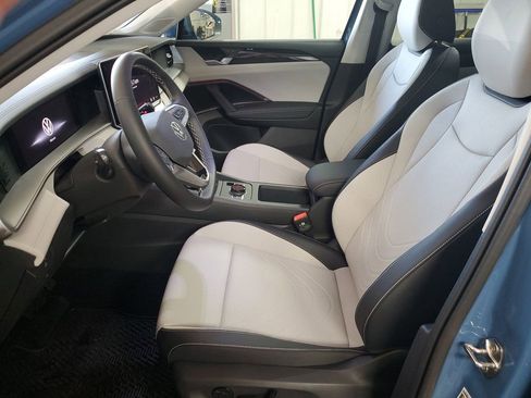 New 2025 Volkswagen Tiguan SE image 4