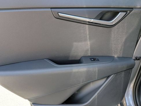 Used 2025 Kia Niro LX FWD image 25