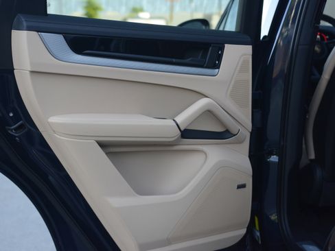 Certified 2025 Porsche Cayenne E-Hybrid Coupe AWD/4WD image 20