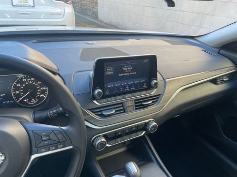 Used 2025 Nissan Altima 2.5 SV image 17