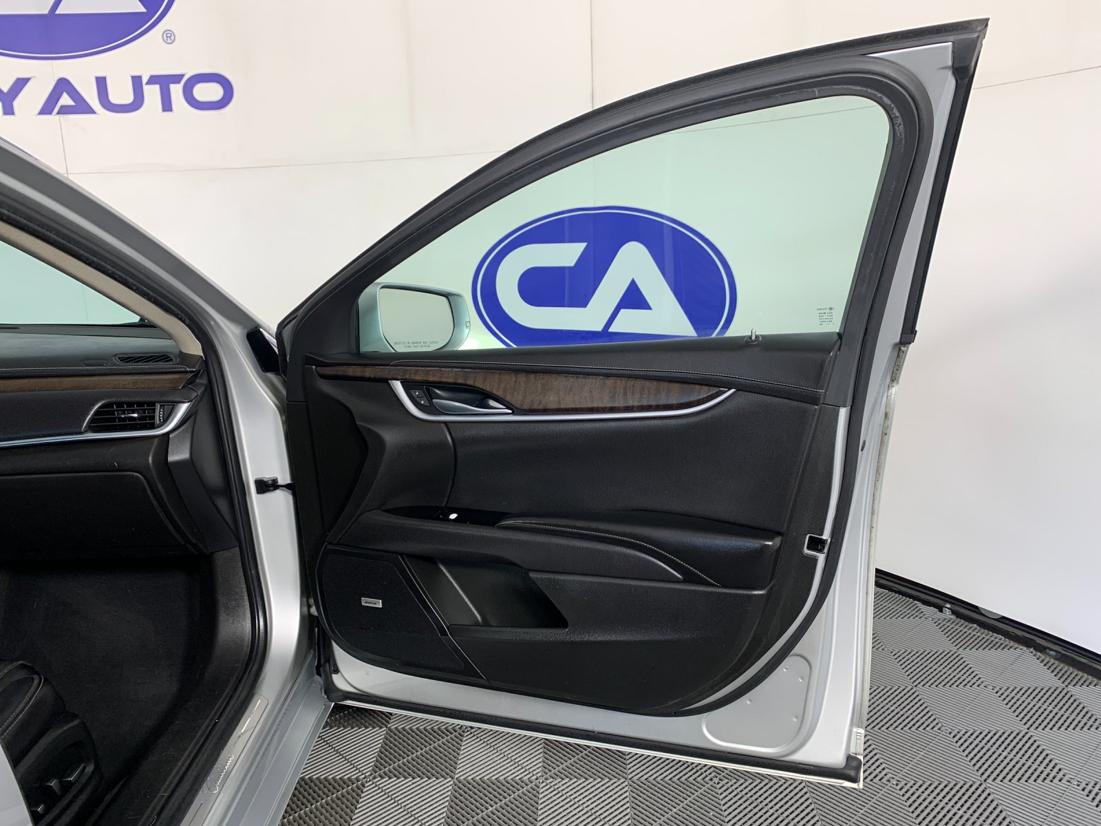 Used 2018 Cadillac XTS Luxury FWD image 38